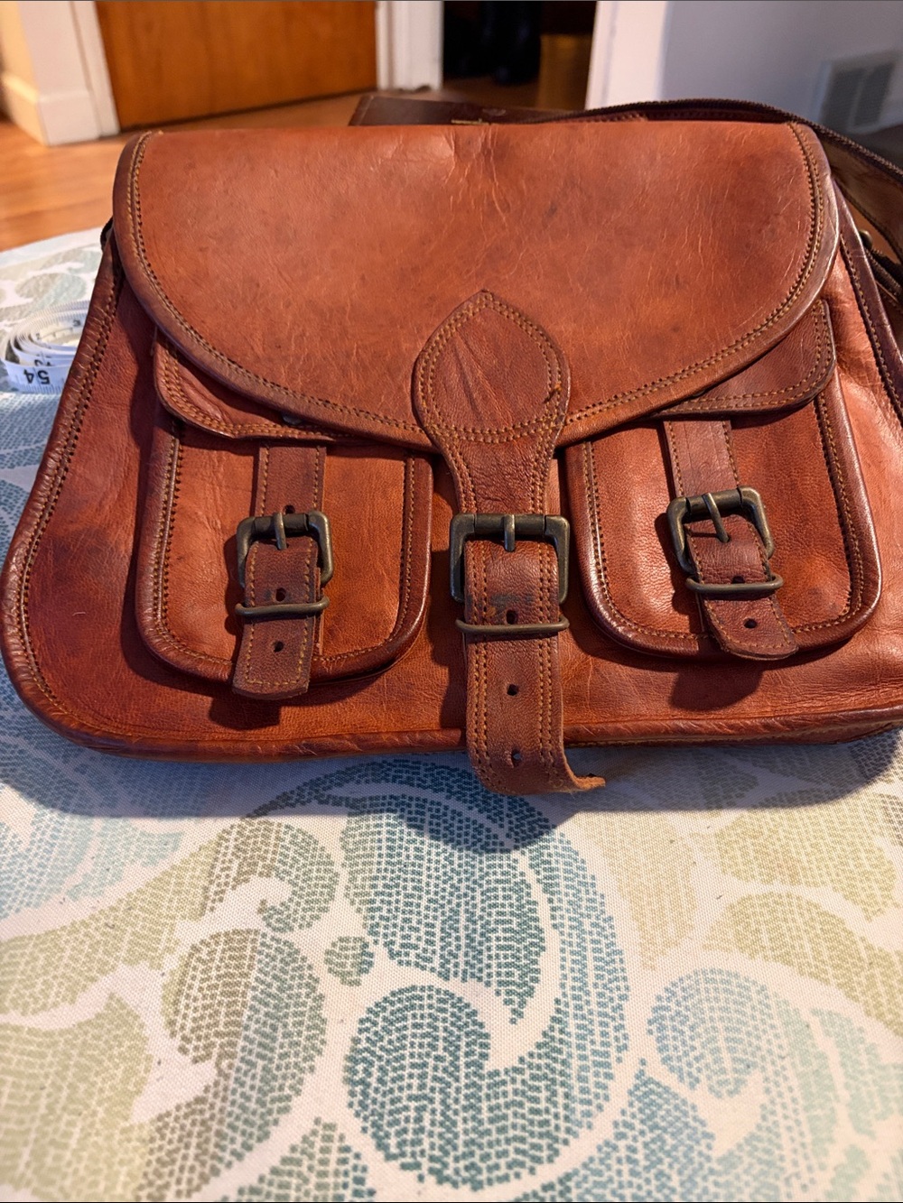 Classic Brown Leather Messenger Bag - Unbranded